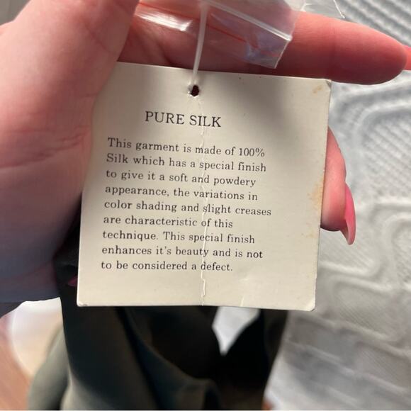 NWT VTG RAFAELLA | Olive Sleeveless Button Up 100% Silk 90s Vest - Picture 10 of 10